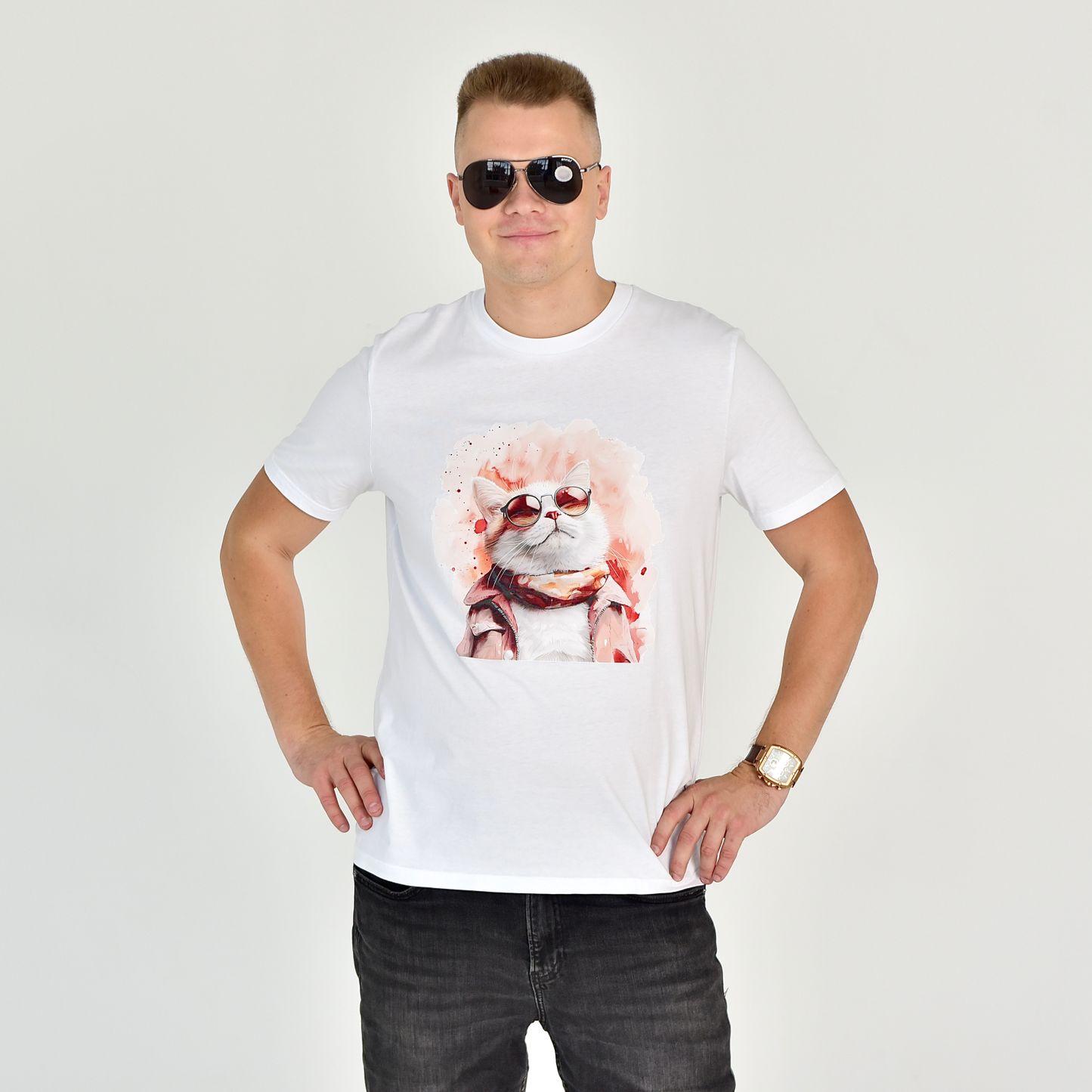 Vyriški marškinėliai su stilingu katinu, dėvinčiu akinius ir skarelę, Designedbyme.lt gaminys, spalvingas ir žaismingas dizainas, kasdieniškam ir miesto stiliui, Vyriški marškinėliai,Visi produktai, Vasaros kolekcija 