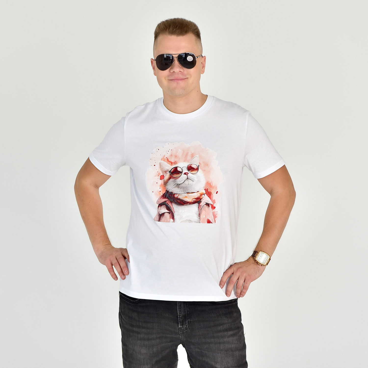 Vyriški marškinėliai su stilingu katinu, dėvinčiu akinius ir skarelę, Designedbyme.lt gaminys, spalvingas ir žaismingas dizainas, kasdieniškam ir miesto stiliui, Vyriški marškinėliai,Visi produktai, Vasaros kolekcija 