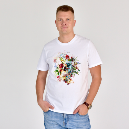 Stilingi balti marškinėliai su spalvingu gėlių kaukolės dizainu, atspindinčiu gyvybės ir mirties harmoniją. Unikalus Designedbyme.lt kūrinys, tobula dovana ieškančiam išskirtinumo. Vyriški marškinėliai, Vasaros kolekcija, Naujausi dizainai