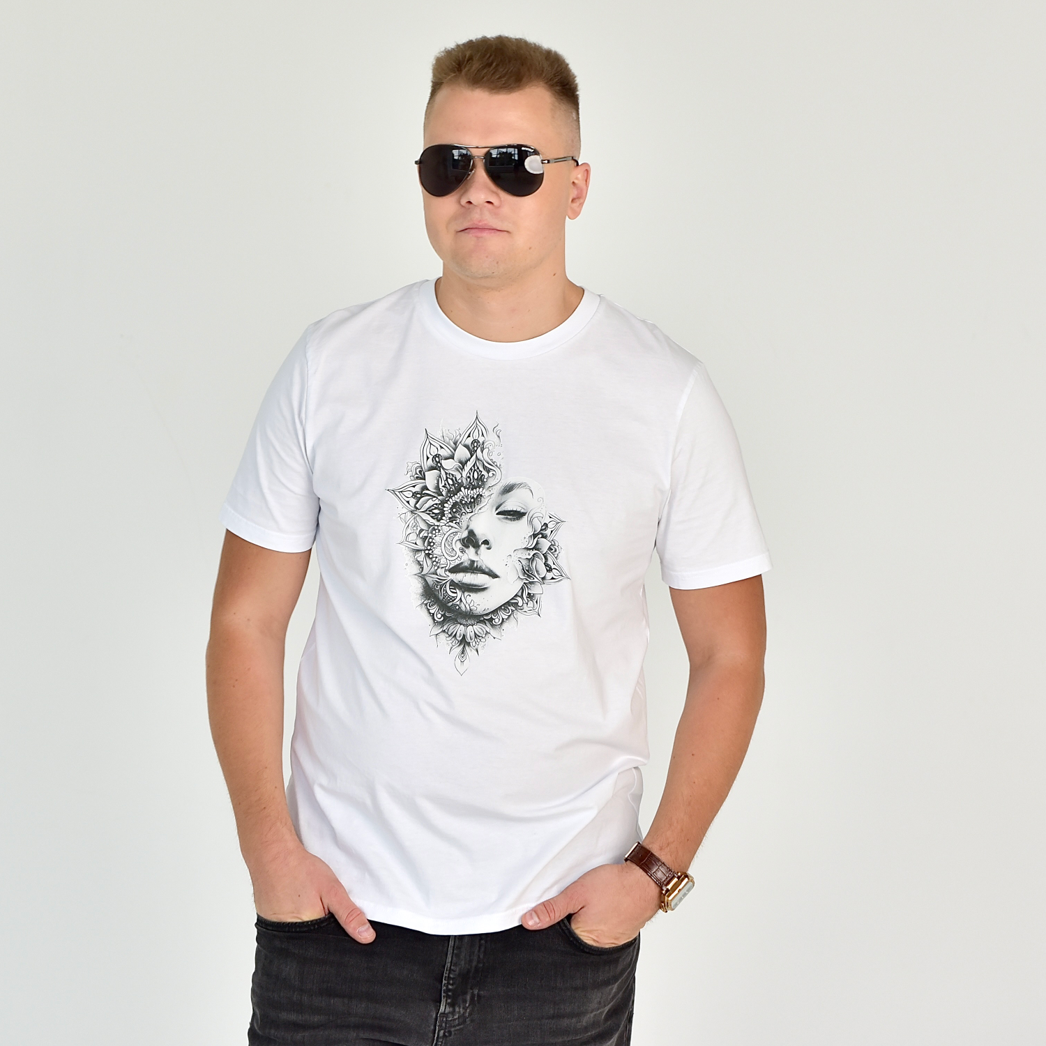 Vyriški marškinėliai „Tattoo Head“ su unikaliu tatouiruotės dizainu. Marškinėliai iš Designedbyme.lt – puikus pasirinkimas aktyviam ir stilingam gyvenimo būdui. Vyriški marškinėliai,Visi produktai, Vasaros kolekcija 