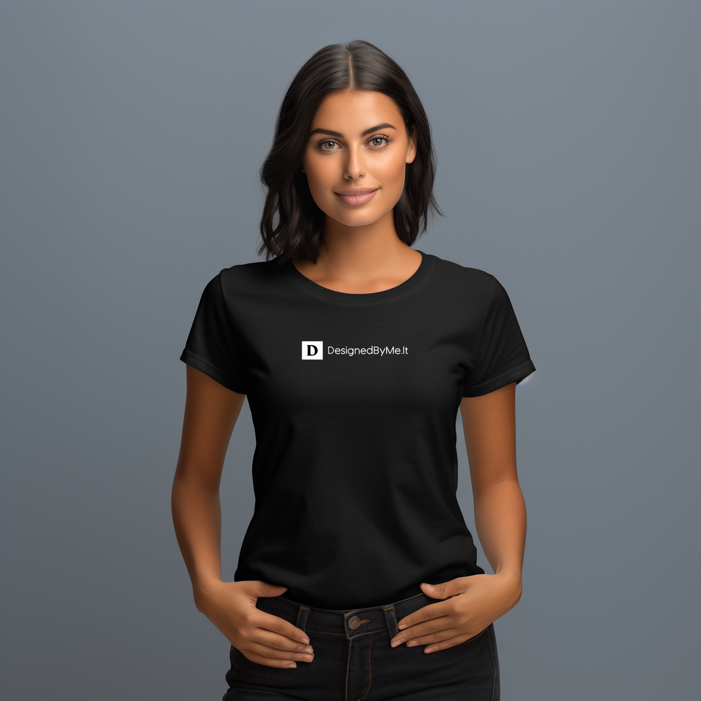 Stilingi juodi marškinėliai su unikaliu "Designedbyme" logotipu. Minimalistinis dizainas, aukštos kokybės medvilnė. Tobulas pasirinkimas šiuolaikiškai moteriai, ieškančiai patogaus ir madingo drabužio. Designedbyme.lt kokybė ir originalumas viename. Moteriški marškinėliai, Naujausi dizainai