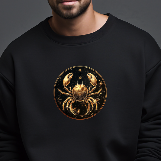 Juodas vyriškas džemperis su auksiniu Vėžio zodiako ženklo simboliu. Elegantiškas ir modernus dizainas su spindinčiu vėžio atvaizdu apskritime, apsuptu žvaigždžių. Vyriškas džemperis su zodiako ženklu "Vėžys", Vyriški džemperiai, Perkamiausi džemperiai, Naujausi dizainai, Zodiako ženklų kolekcija