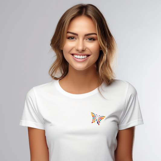 Moteriški marškinėliai “Summer Butterfly” su spalvingu minimalistiniu drugelio motyvu vasaros stiliui.